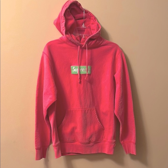 Supreme FW17 box logo hoodie in magenta and green colorway - Picture 2 of 15